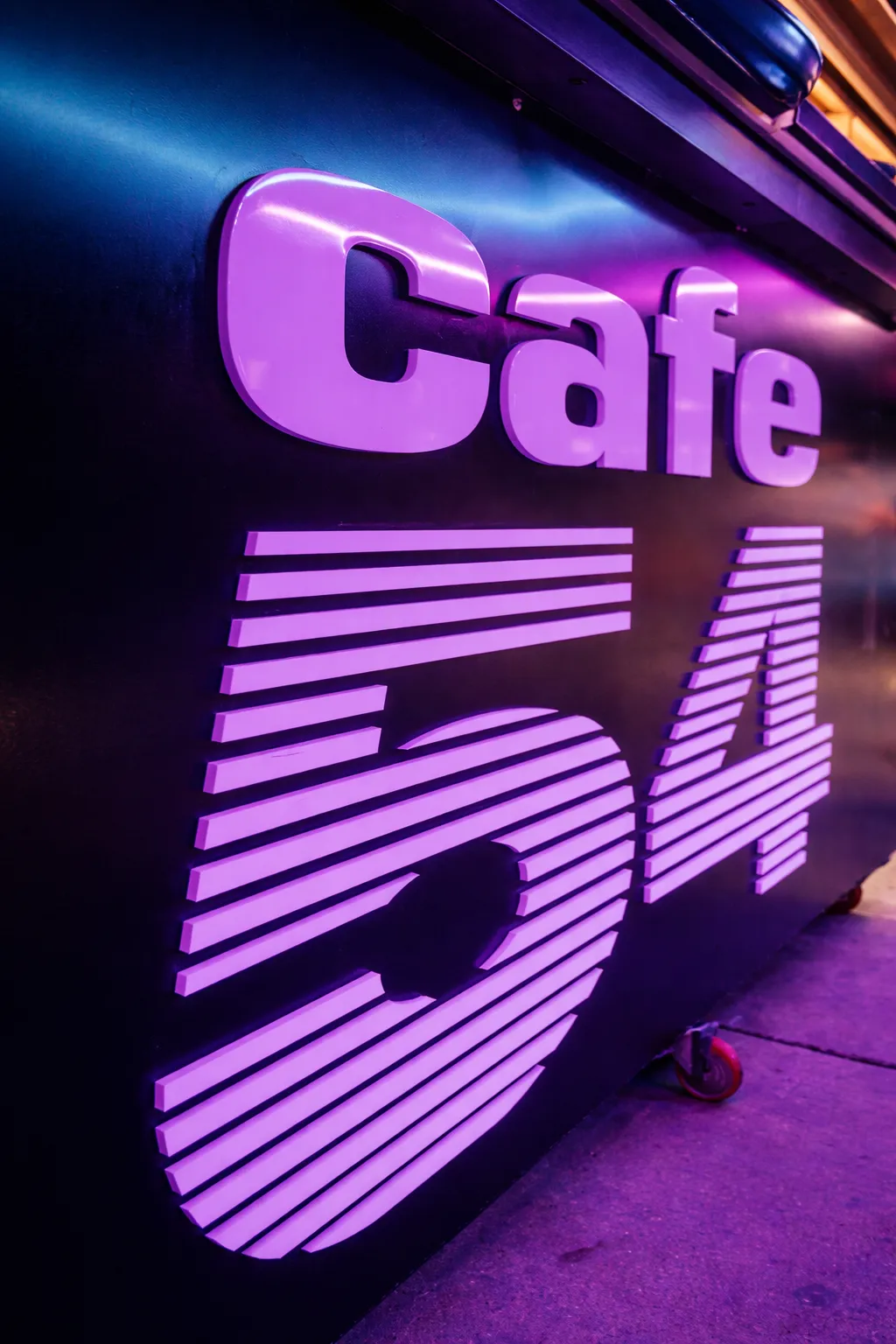 Insegna Cafe 54